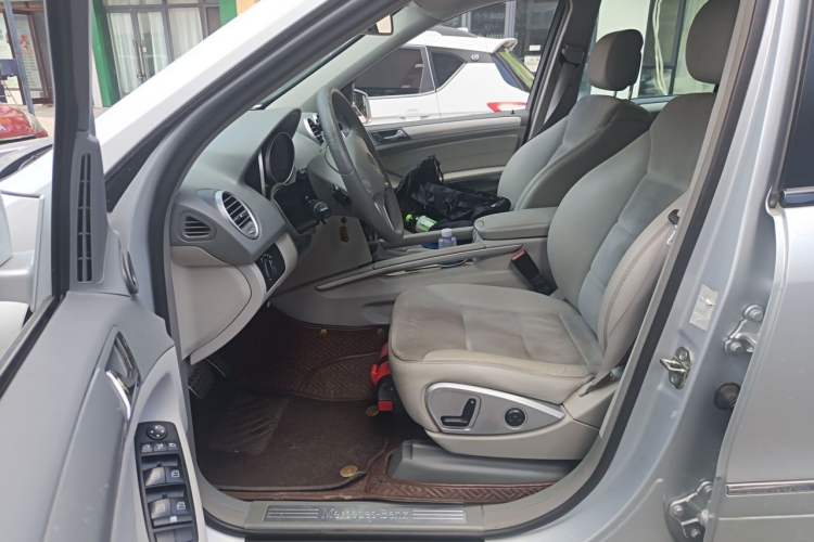 Used Mercedes-Benz M-Class 2010 ML 300 4MATIC Left Front Seat
