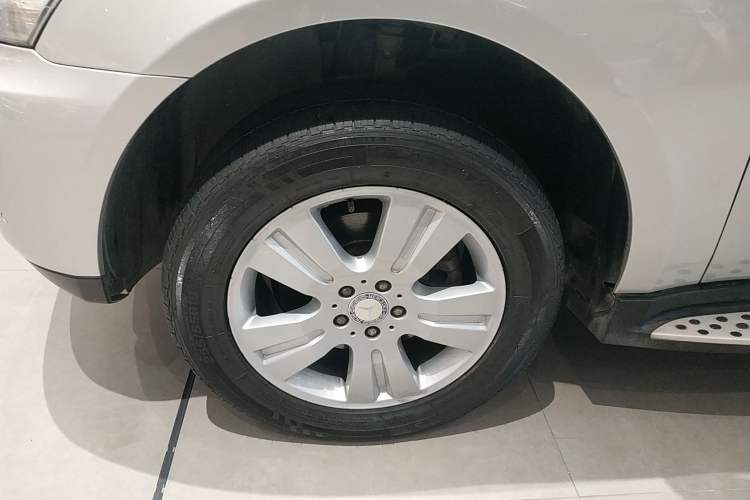 Used Mercedes-Benz M-Class 2010 ML 300 4MATIC Left Front Wheel Hub