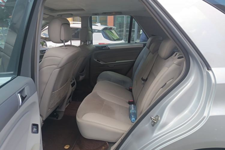 Used Mercedes-Benz M-Class 2010 ML 300 4MATIC Left Rear Seat
