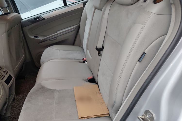 Used Mercedes-Benz M-Class 2010 ML 300 4MATIC Left Rear Seat