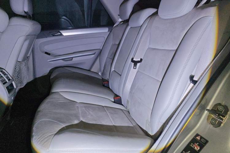 Used Mercedes-Benz M-Class 2010 ML 300 4MATIC Left Rear Seat