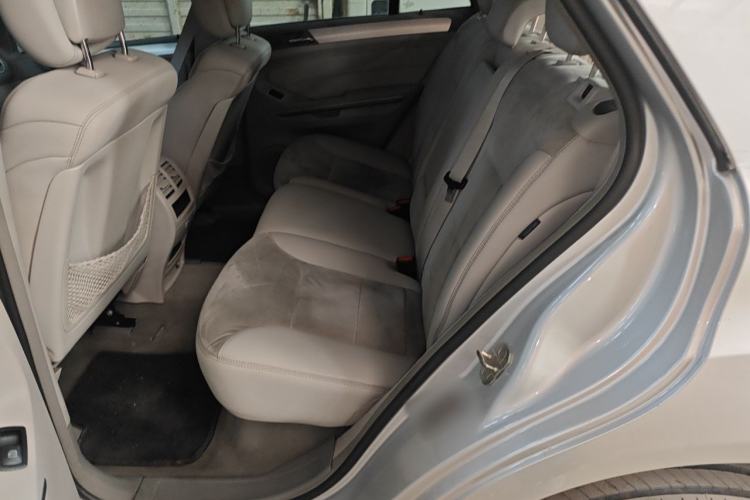 Used Mercedes-Benz M-Class 2010 ML 300 4MATIC Left Rear Seat