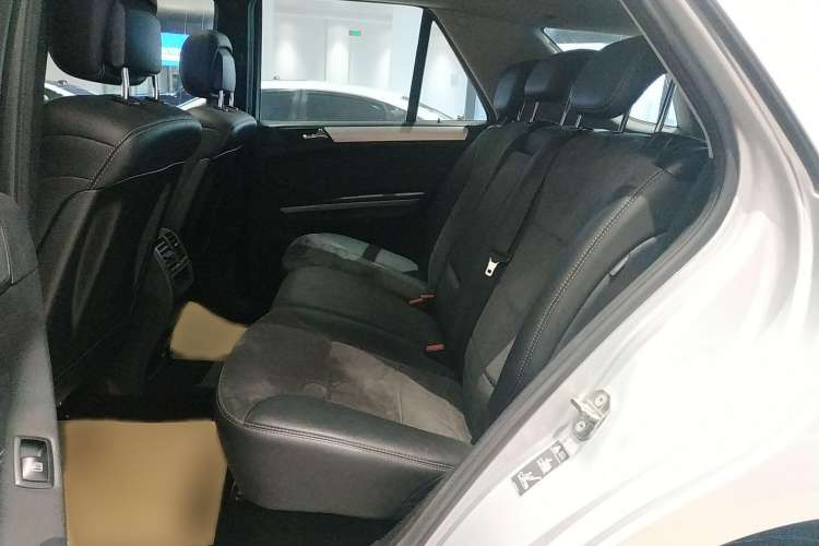 Used Mercedes-Benz M-Class 2010 ML 300 4MATIC Left Rear Seat