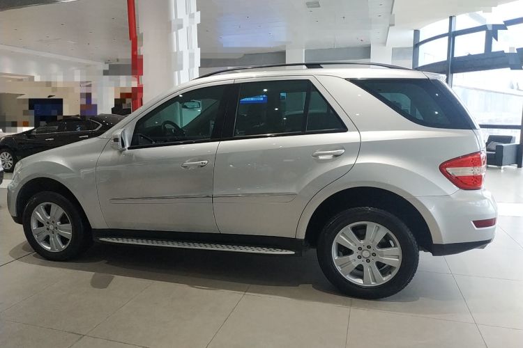 Used Mercedes-Benz M-Class 2010 ML 300 4MATIC Left Side