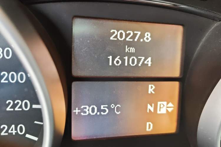 Used Mercedes-Benz M-Class 2010 ML 350 4MATIC Luxury Model Odometer Close Up