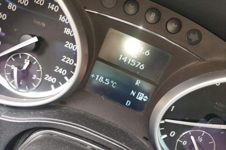 Used Mercedes-Benz M-Class 2010 ML 350 4MATIC Luxury Model Odometer Close Up