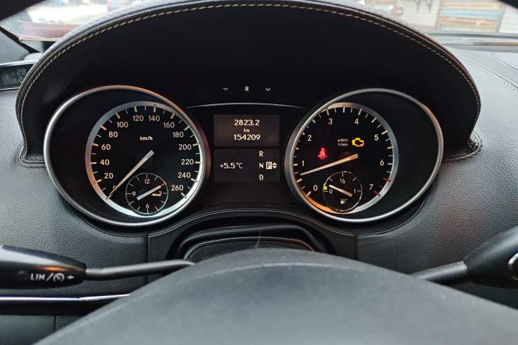Used Mercedes-Benz M-Class 2010 ML 350 4MATIC Luxury Special Edition Odometer Close Up