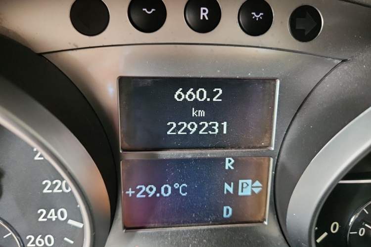 Used Mercedes-Benz M-Class 2010 ML 300 4MATIC Odometer Close Up