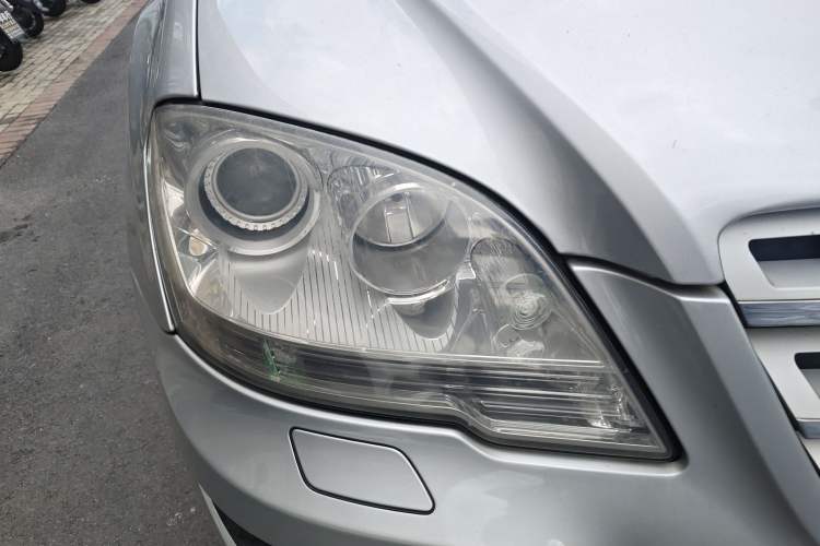 Used Mercedes-Benz M-Class 2010 ML 350 4MATIC Luxury Model Right Front Headlight