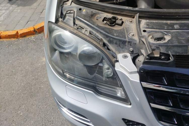 Used Mercedes-Benz M-Class 2010 ML 350 4MATIC Luxury Model Right Front Headlight