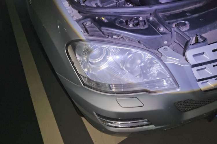 Used Mercedes-Benz M-Class 2010 ML 300 4MATIC Right Front Headlight