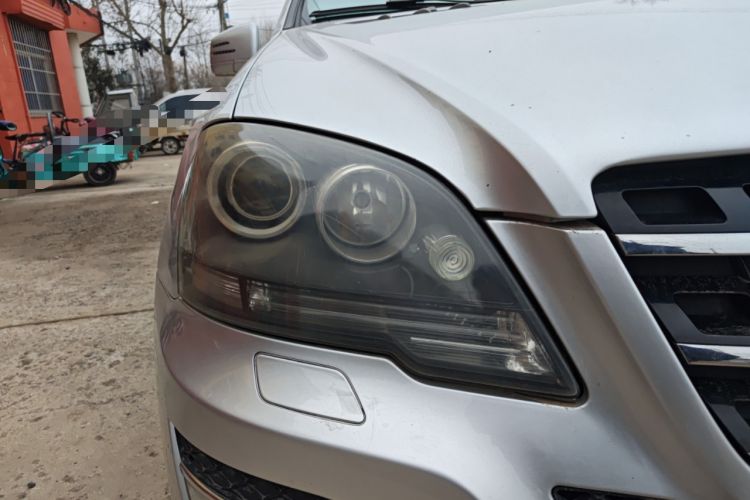 Used Mercedes-Benz M-Class 2010 ML 350 4MATIC Luxury Special Edition Right Front Headlight