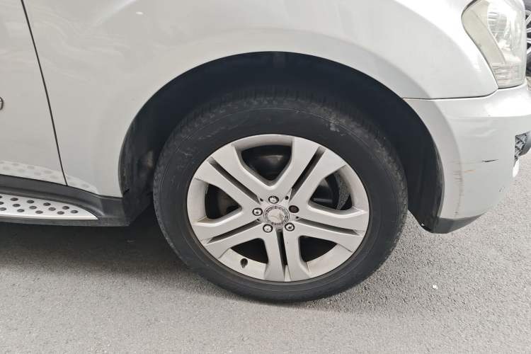Used Mercedes-Benz M-Class 2010 ML 350 4MATIC Luxury Model Right Front Wheel Hub