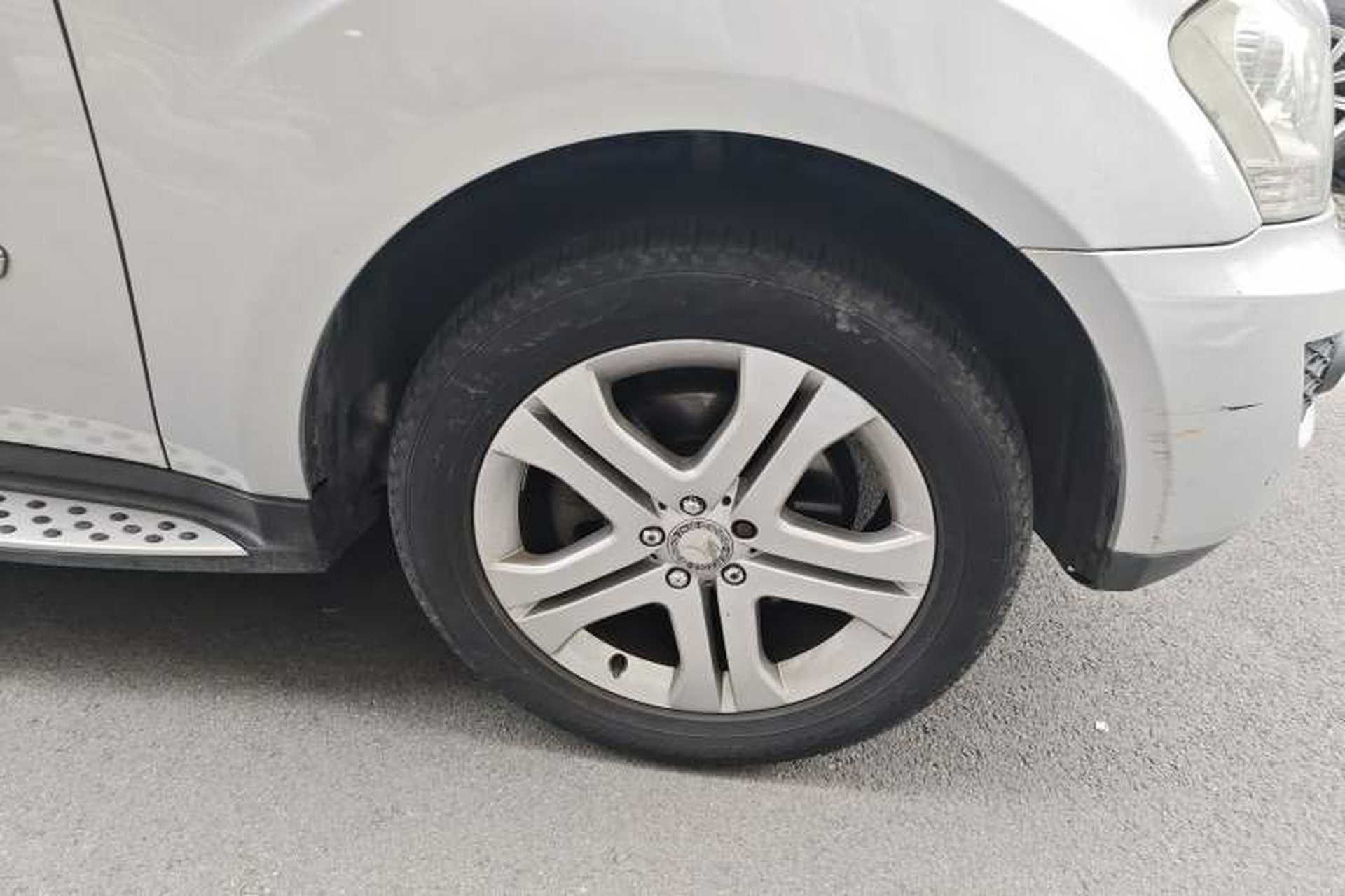 Used Mercedes-Benz M-Class 2010 ML 350 4MATIC Luxury Model Right Front Wheel Hub