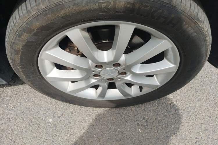 Used Mercedes-Benz M-Class 2010 ML 350 4MATIC Luxury Model Right Front Wheel Hub