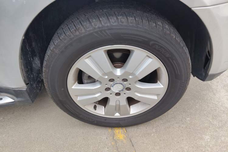 Used Mercedes-Benz M-Class 2010 ML 300 4MATIC Right Front Wheel Hub