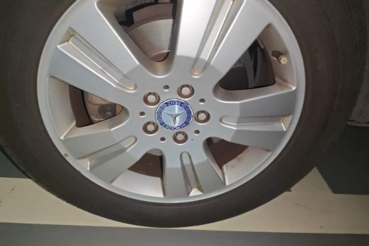 Used Mercedes-Benz M-Class 2010 ML 300 4MATIC Right Front Wheel Hub