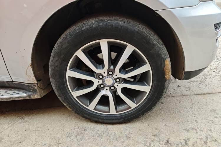 Used Mercedes-Benz M-Class 2010 ML 350 4MATIC Luxury Special Edition Right Front Wheel Hub