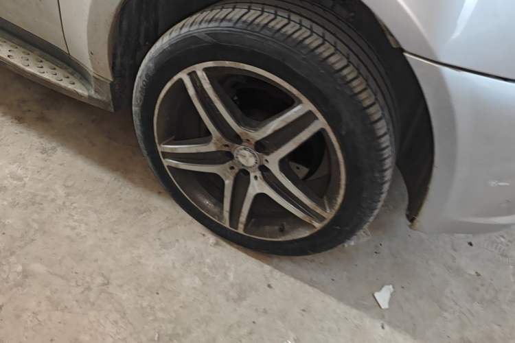 Used Mercedes-Benz M-Class 2010 ML 300 4MATIC Right Front Wheel Hub