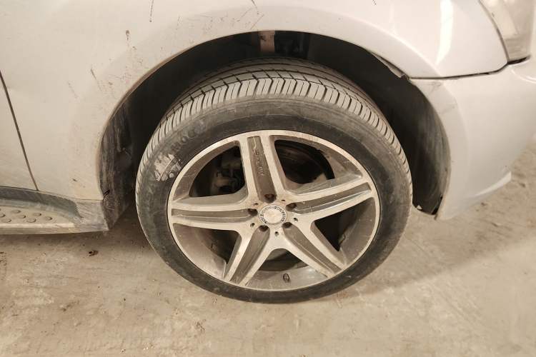 Used Mercedes-Benz M-Class 2010 ML 300 4MATIC Right Front Wheel Hub