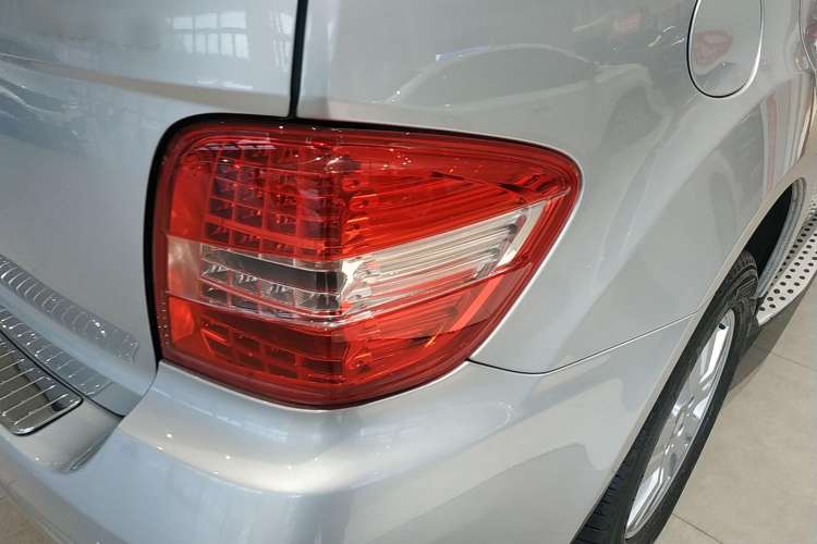Used Mercedes-Benz M-Class 2010 ML 300 4MATIC Right Rear Taillight