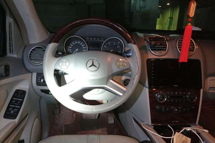 Used Mercedes-Benz M-Class 2010 ML 350 4MATIC Luxury Special Edition Steering Wheel