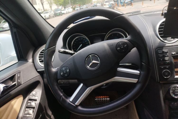 Used Mercedes-Benz M-Class 2010 ML 350 4MATIC Luxury Model Steering Wheel