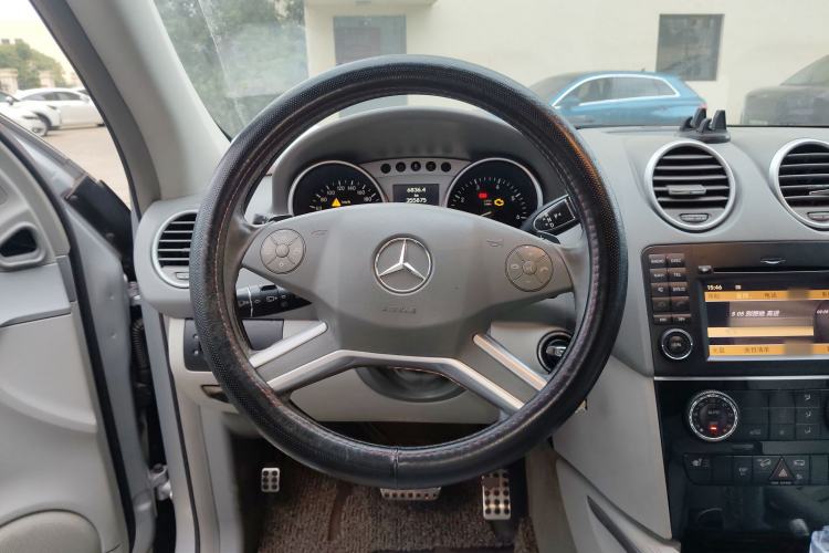 Used Mercedes-Benz M-Class 2010 ML 300 4MATIC Steering Wheel