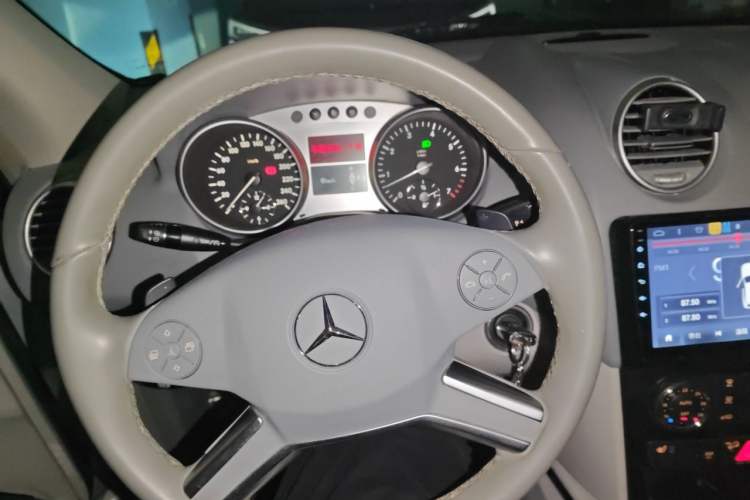 Used Mercedes-Benz M-Class 2010 ML 300 4MATIC Steering Wheel