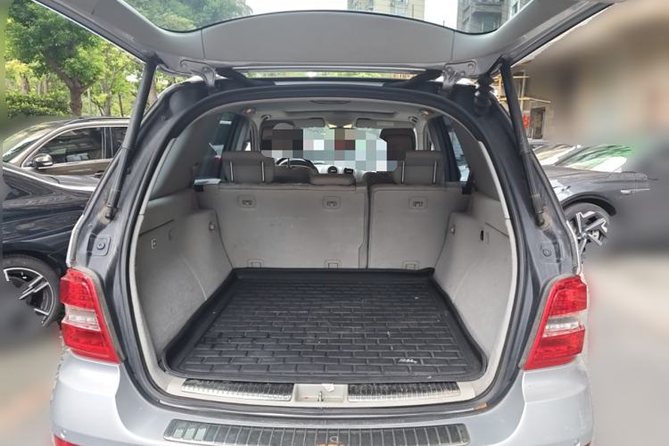 Used Mercedes-Benz M-Class 2010 ML 350 4MATIC Luxury Model Trunk