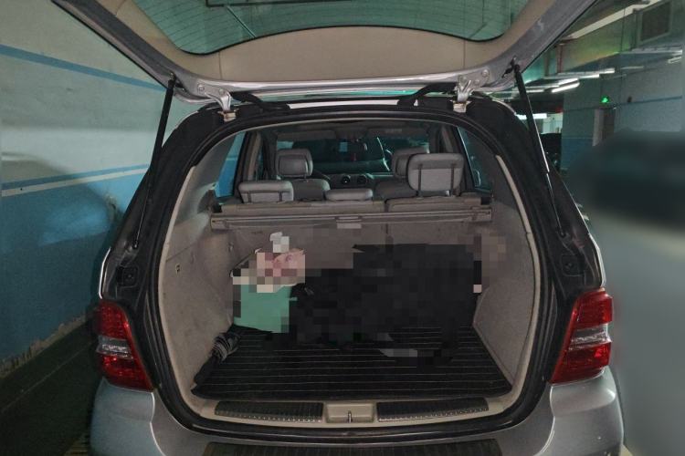 Used Mercedes-Benz M-Class 2010 ML 300 4MATIC Trunk
