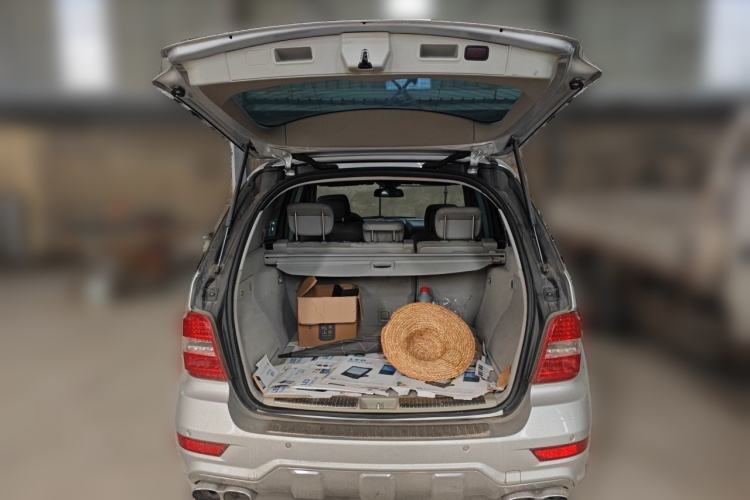 Used Mercedes-Benz M-Class 2010 ML 300 4MATIC Trunk