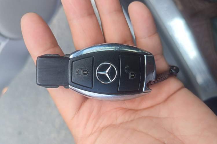 Used Mercedes-Benz M-Class 2010 ML 300 4MATIC Vehicle Key