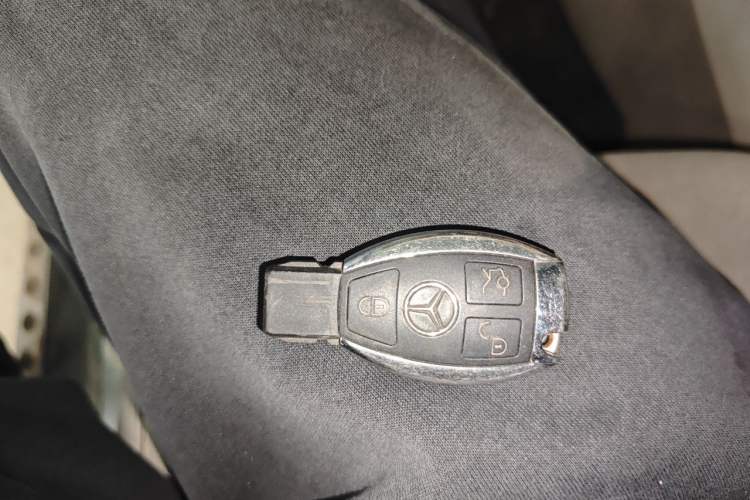 Used Mercedes-Benz M-Class 2010 ML 300 4MATIC Vehicle Key