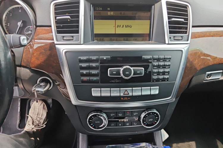 Used Mercedes-Benz M-Class  Audio And AC Panel