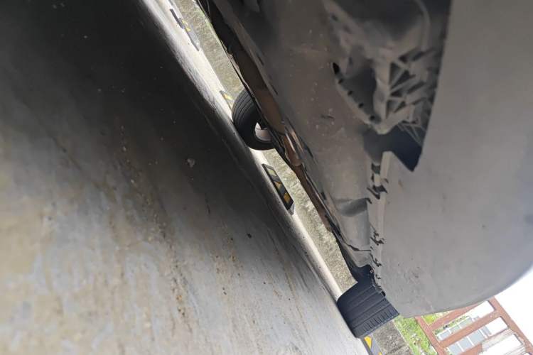 Used Mercedes-Benz M-Class  Chassis Front Left