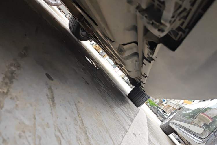 Used Mercedes-Benz M-Class  Chassis Rear Right