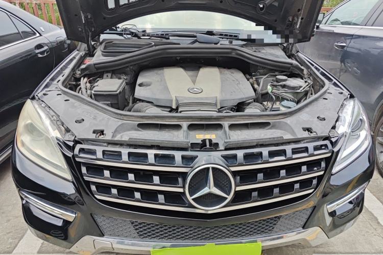 Used Mercedes-Benz M-Class  Engine Bay