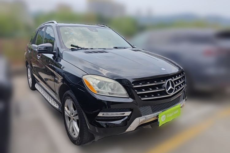 Used Mercedes-Benz M-Class  Front Right 45 Deg