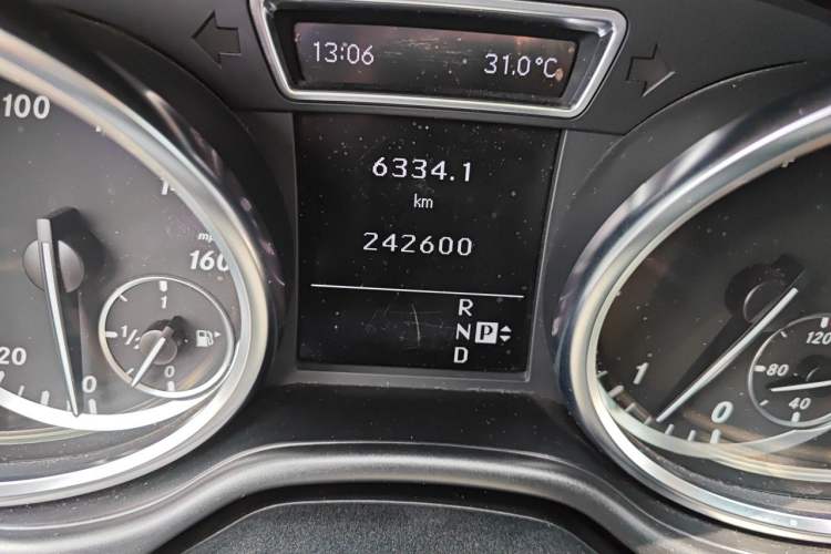 Used Mercedes-Benz M-Class  Odometer Close Up