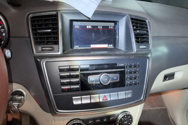 Used Mercedes-Benz M-Class 2012 ML 300 Audio And AC Panel