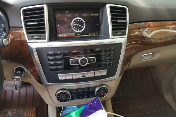 Used Mercedes-Benz M-Class 2012 ML 350 Luxury Edition Audio And AC Panel