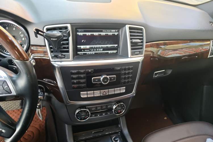 Used Mercedes-Benz M-Class 2012 ML 350 Luxury Edition Audio And AC Panel
