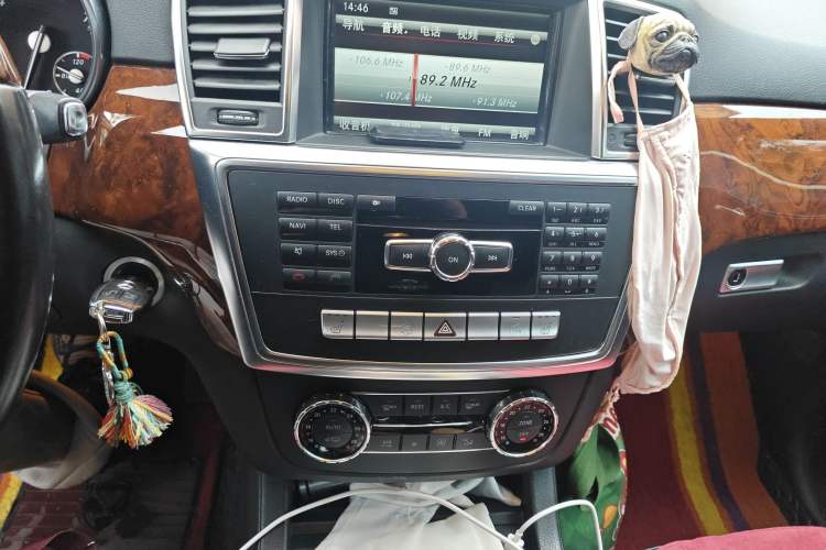 Used Mercedes-Benz M-Class 2012 ML 350 Luxury Edition Audio And AC Panel
