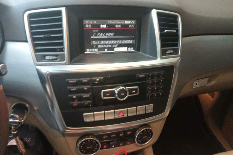 Used Mercedes-Benz M-Class 2012 ML 300 Audio And AC Panel