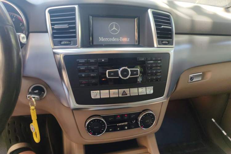 Used Mercedes-Benz M-Class 2012 ML 300 Audio And AC Panel