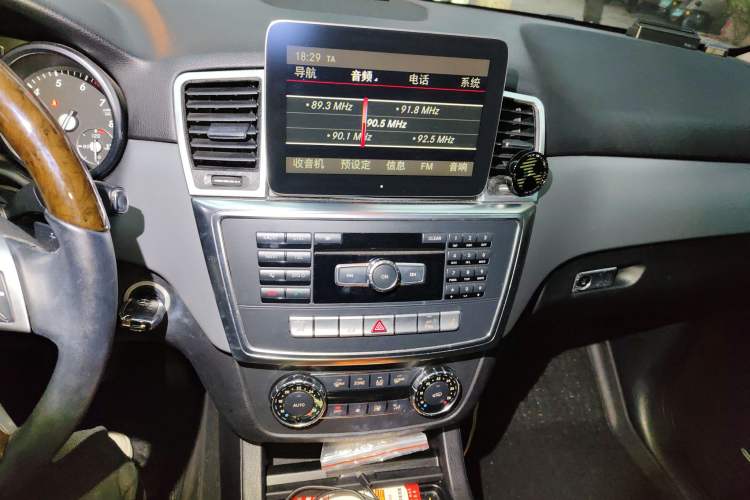Used Mercedes-Benz M-Class 2012 ML 300 Audio And AC Panel