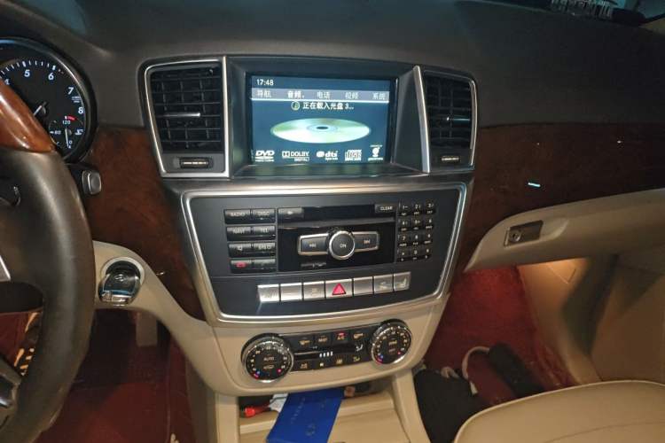 Used Mercedes-Benz M-Class 2012 ML 350 Luxury Edition Audio And AC Panel