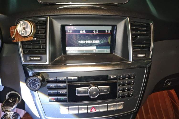 Used Mercedes-Benz M-Class 2012 ML 300 Audio And AC Panel