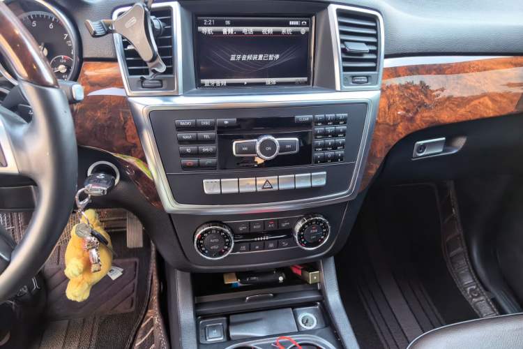 Used Mercedes-Benz M-Class 2012 ML 350 Luxury Edition Audio And AC Panel